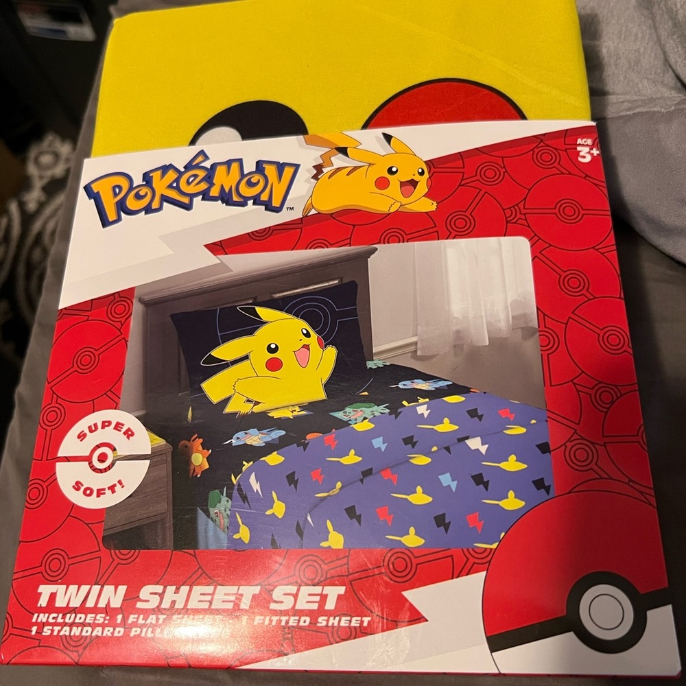Pokemon Twin Sheet Set with Pikachu and Pokeball Design
